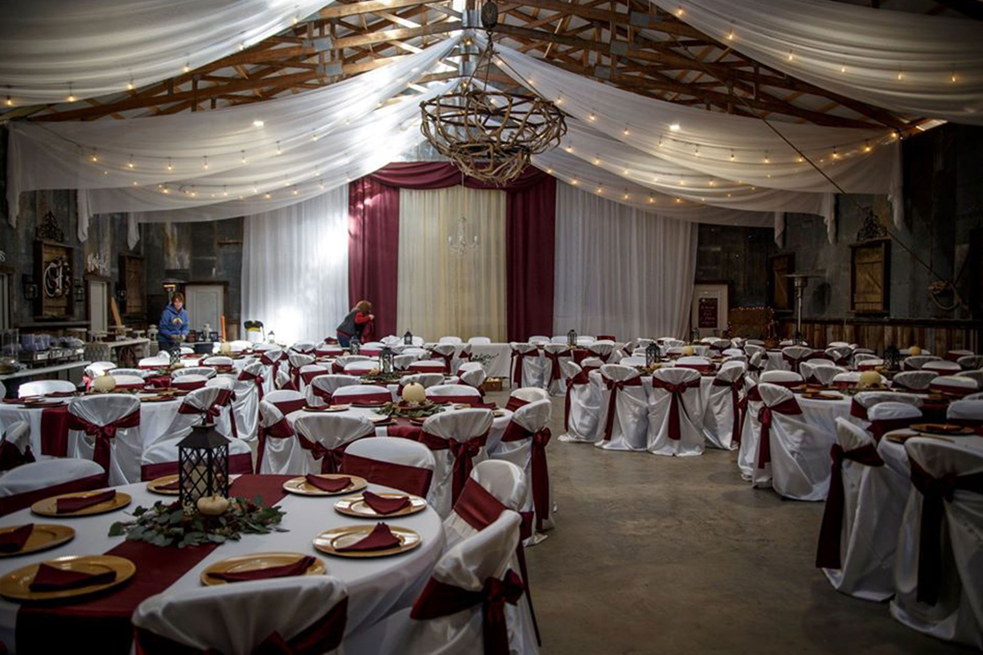 Rustic Wedding Venue In Southern Illinois Samsons Mountain Whitetail Deer