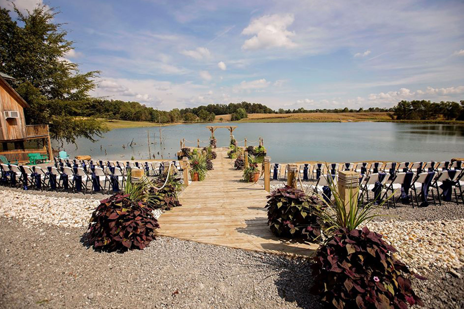 Lake Front Wedding Venue In Southern Illinois Samsons Mountain Whitetail Deer