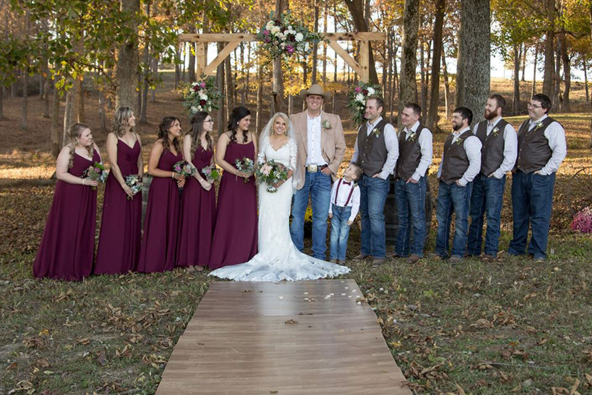 Outdoor Country Wedding Venue In Southern Illinois Samsons Mountain Whitetail Deer