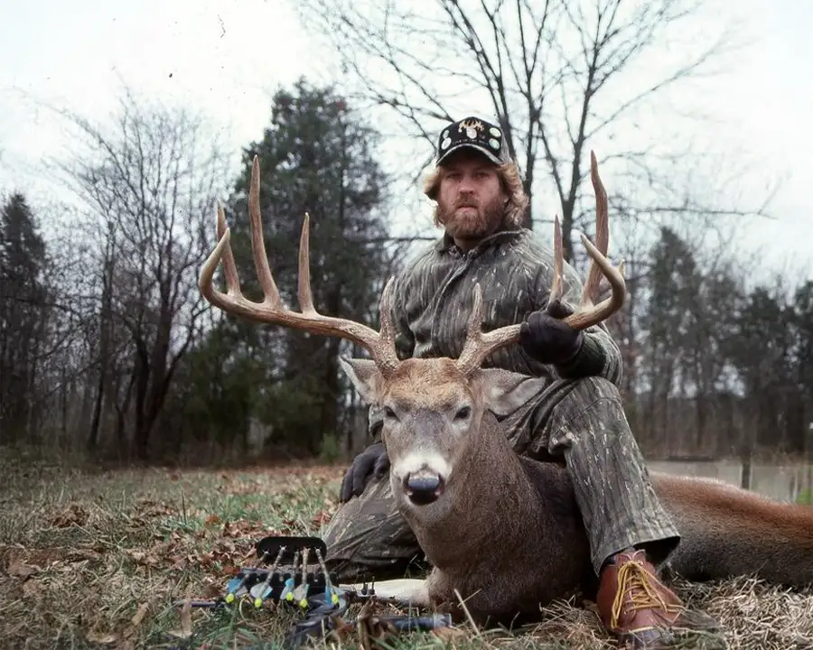 Samson's Whitetail Mountain - Hunting, deer kill - Vienna, Illinois