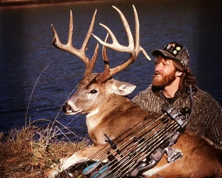 Samson's Whitetail Mountain - Hunting, deer kill - Vienna, Illinois